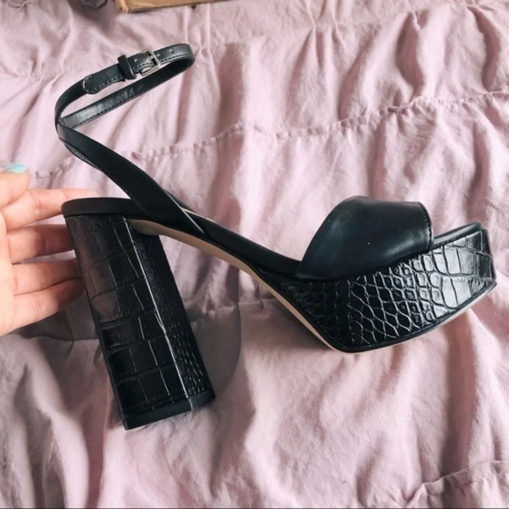 Black leather croc heels Platform​